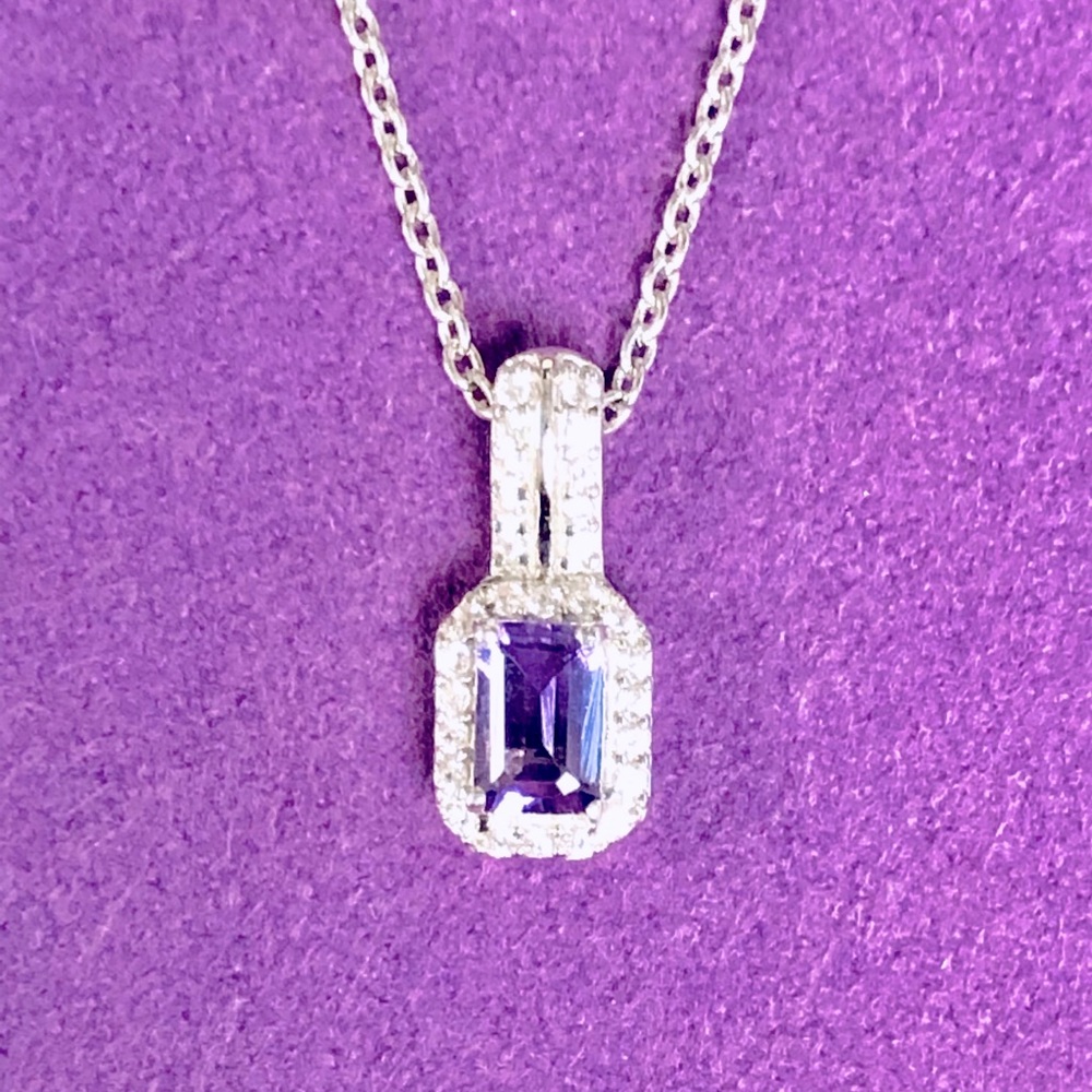 40.) New Amethyst & Diamond Gemstone Pendant Necklace